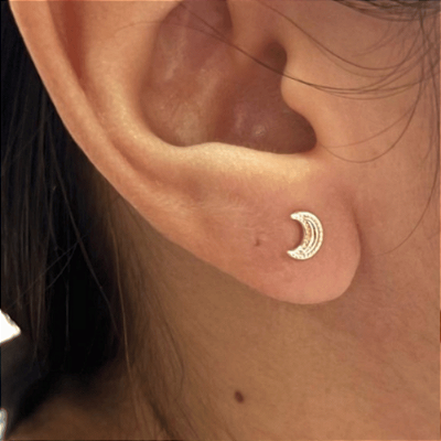 Brinco Lua Pequeno de Prata 925 Trabalhado-Luxo e Brinho