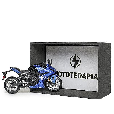 Kit Miniatura Suzuki GSX-8R 2024 1:18 com Expositor e Postal