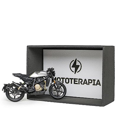 Kit Miniatura Husqvarna Vitpilen 701 1:18 com Expositor e Postal
