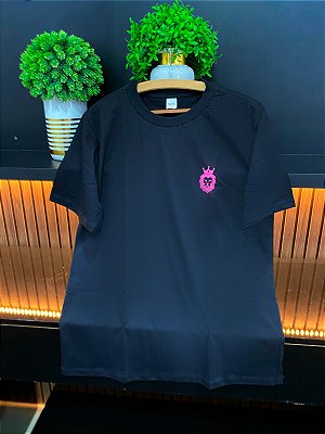 Camiseta Preta | Detalhes Rosa Neon