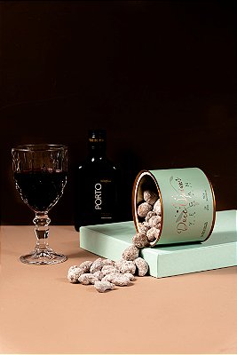 BRINDE COM MIX VEGANO DE NUTS E UM VINHO DO PORTO