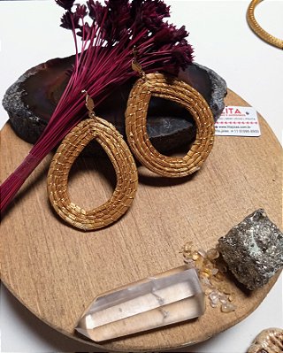 Brinco de Capim Dourado em Formato de Gota