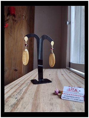 Brinco de Capim Dourado em Formato Oval