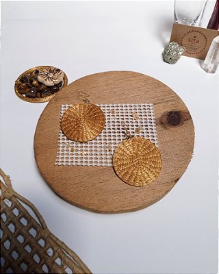 Brinco de Capim Dourado em Formato de Mandala Redonda Grande