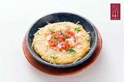 POLENTA CREMOSA AO SUGO