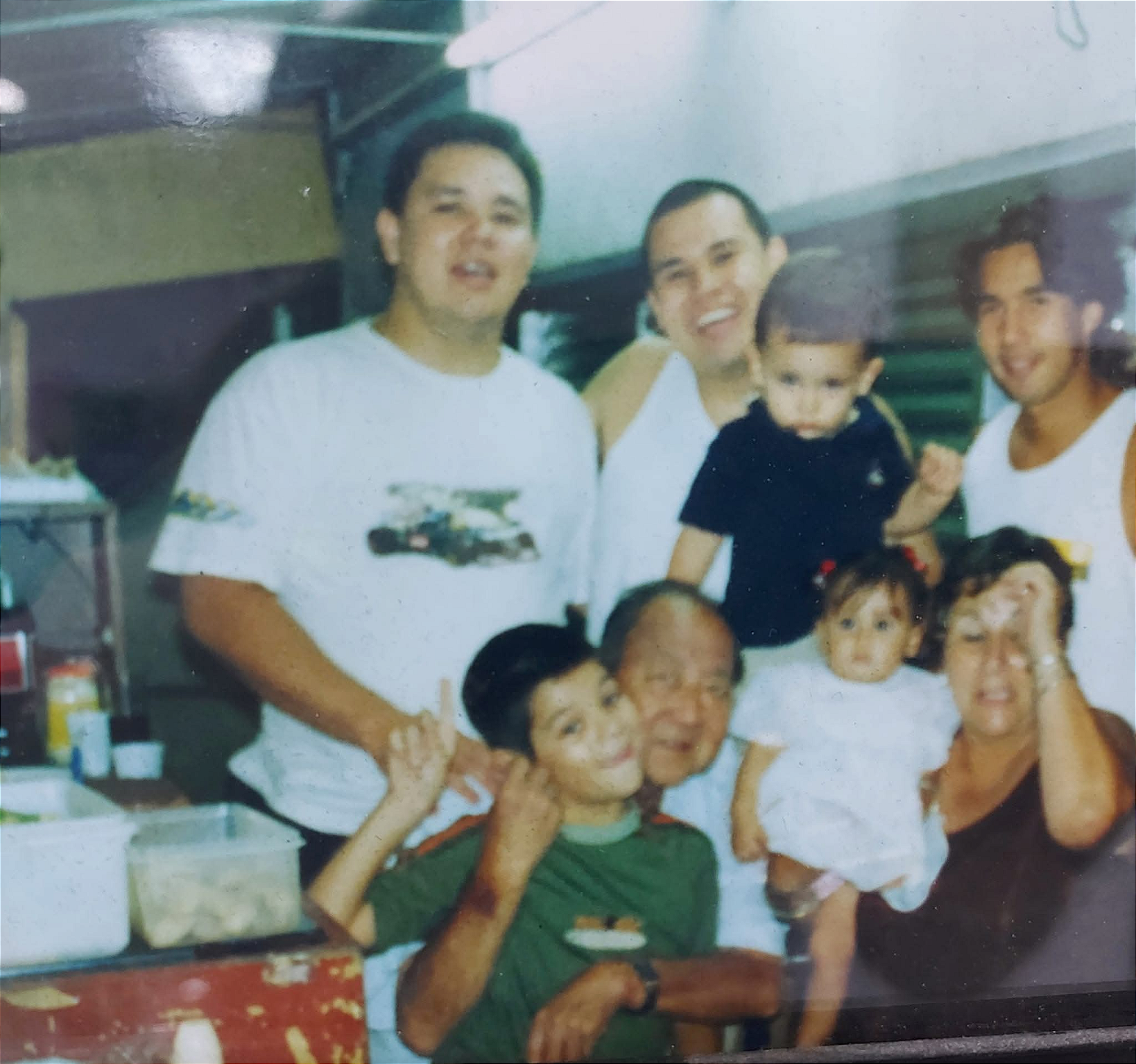 Família Tsuji reunida durante a trajetória da Flora Quitéria