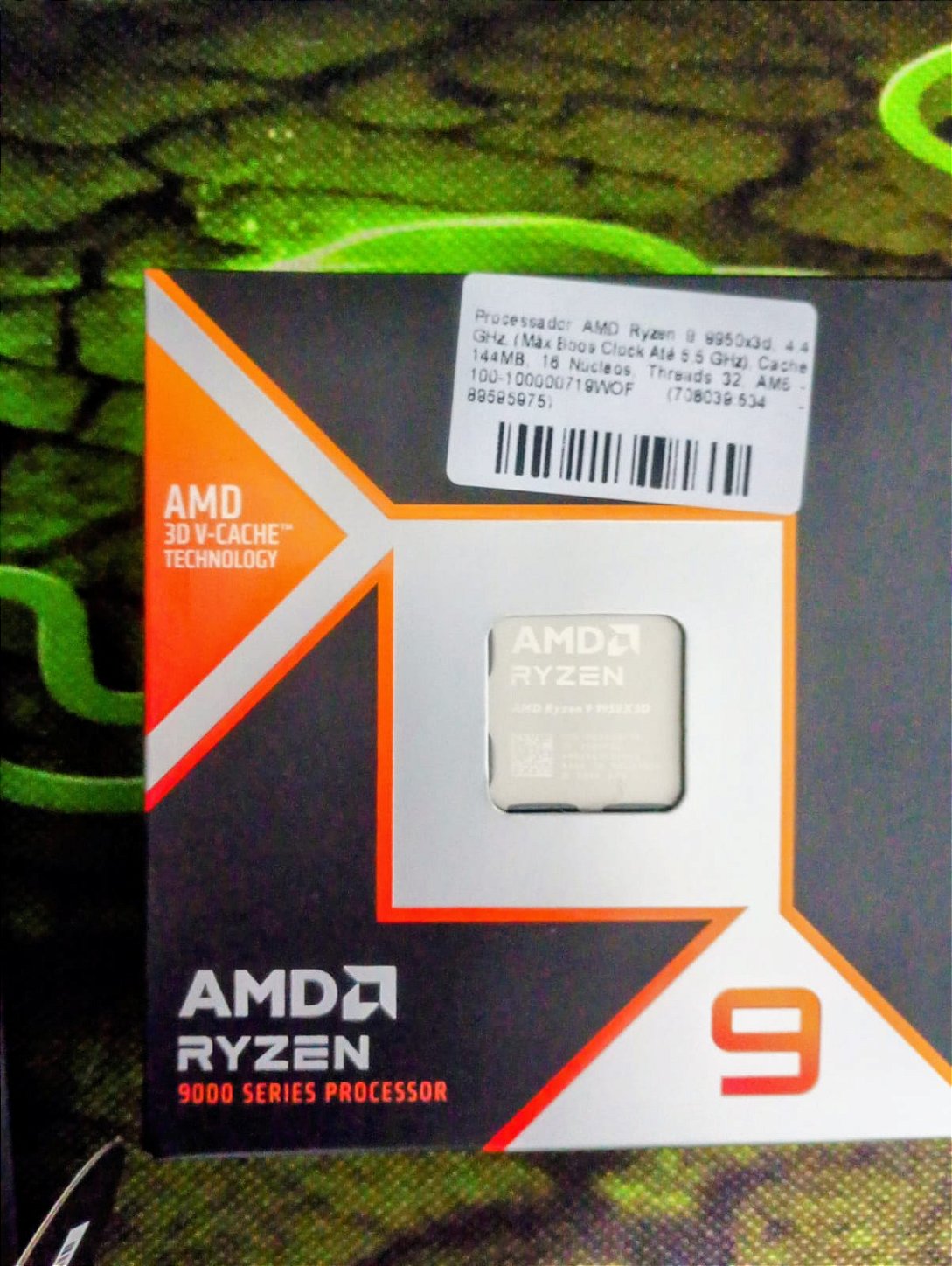 Processador AMD Ryzen 9 9950X3D na caixa