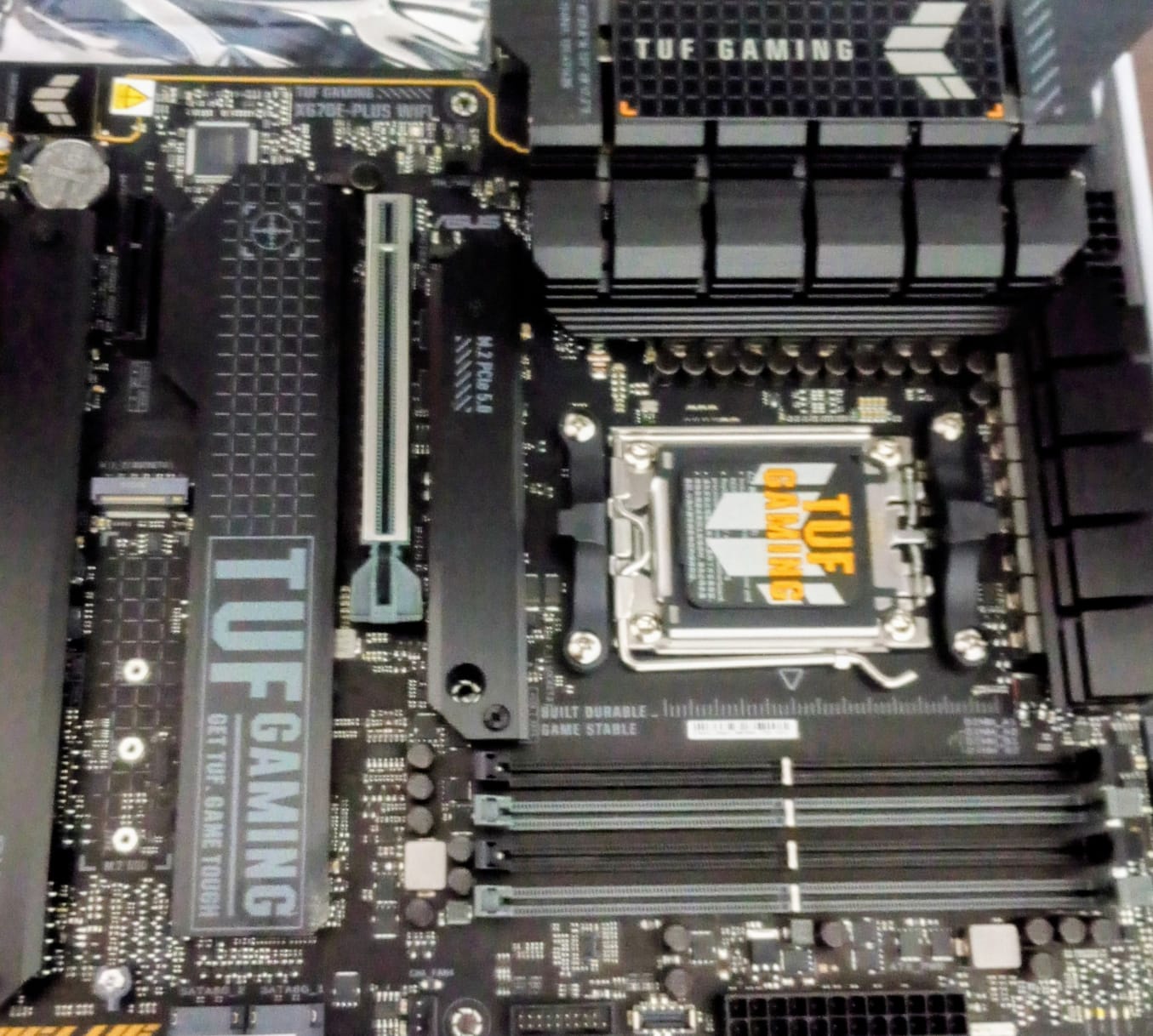 Placa-mãe ASUS TUF Gaming Z690-Plus WiFi
