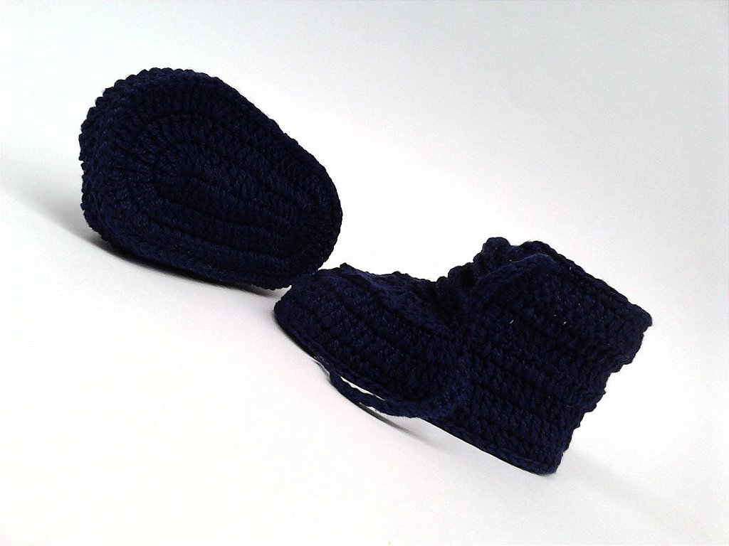 A128 Botinha de croche menino sapatinho azul marinho MM Sapatinhos