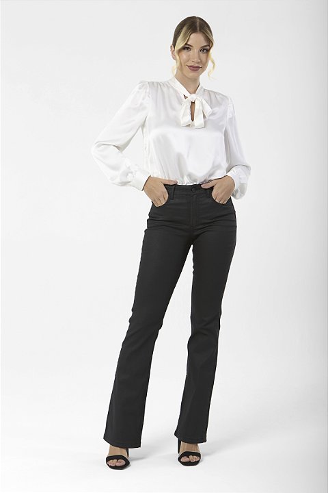 Calça Boot Cut Resinada Preta - Oxford