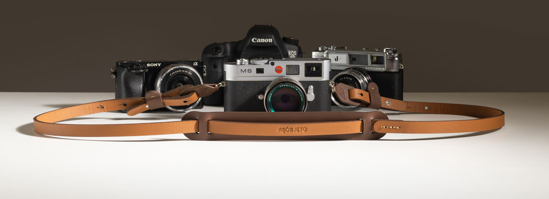 A alça de câmera pode ser presa em praticamente qualquer câmera, seja ela uma Canon 5D, Canon 6D mark iii, Canon RP, Canon R3, Canon R5, Sony A7, Sony A7iii, Sony A6000, Sony A6400, Sony A6700, Fuji X100, Fuji X100S, Fuji GFX, Nikon, Olympus, e em câmeras analógicas.