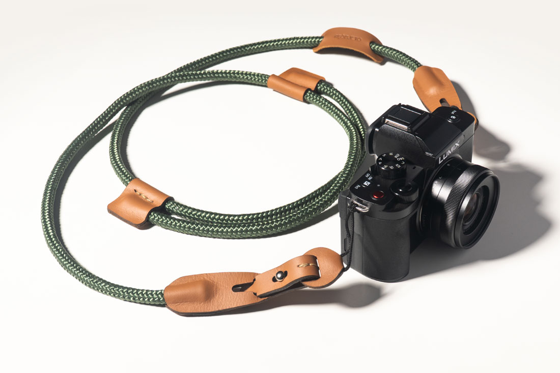 A correia para câmeras fotográficas serve em câmeras Canon, Sony, Fuji, Nikon, Olympus, Lumix e diversos modelos de máquinas analógicas. A correia para câmeras fotográficas serve em câmeras Canon, Sony, Fuji, Nikon, Olympus, Lumix e diversos modelos de máquinas analógicas.