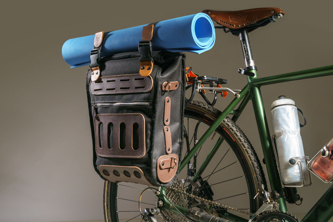 O alforge e mochila Montaria é o companheiro perfeito para suas viagens de cicloturismo e aventuras de fim de semana.