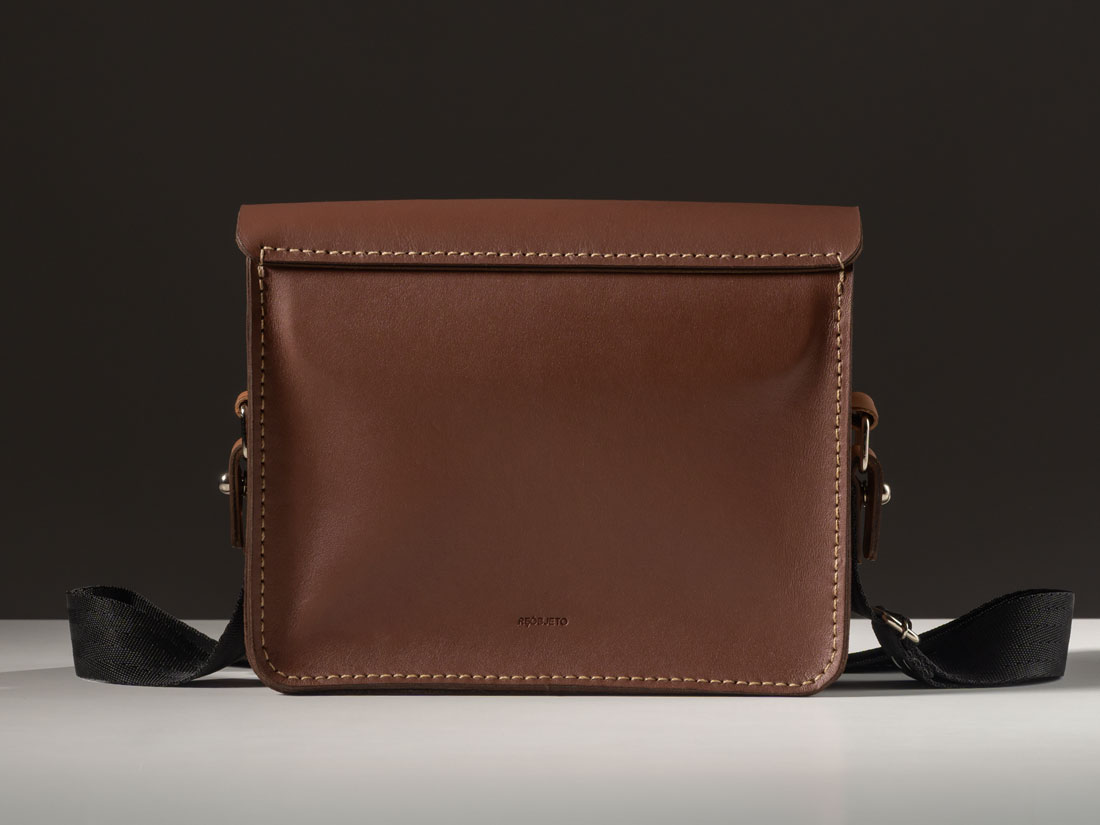 Bolsa Alma em couro bicolor marrom café e caramelo.