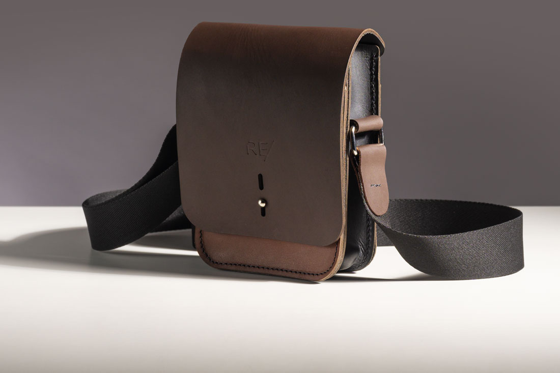 Bolsa Cube em couro bicolor marrom  café e preto.