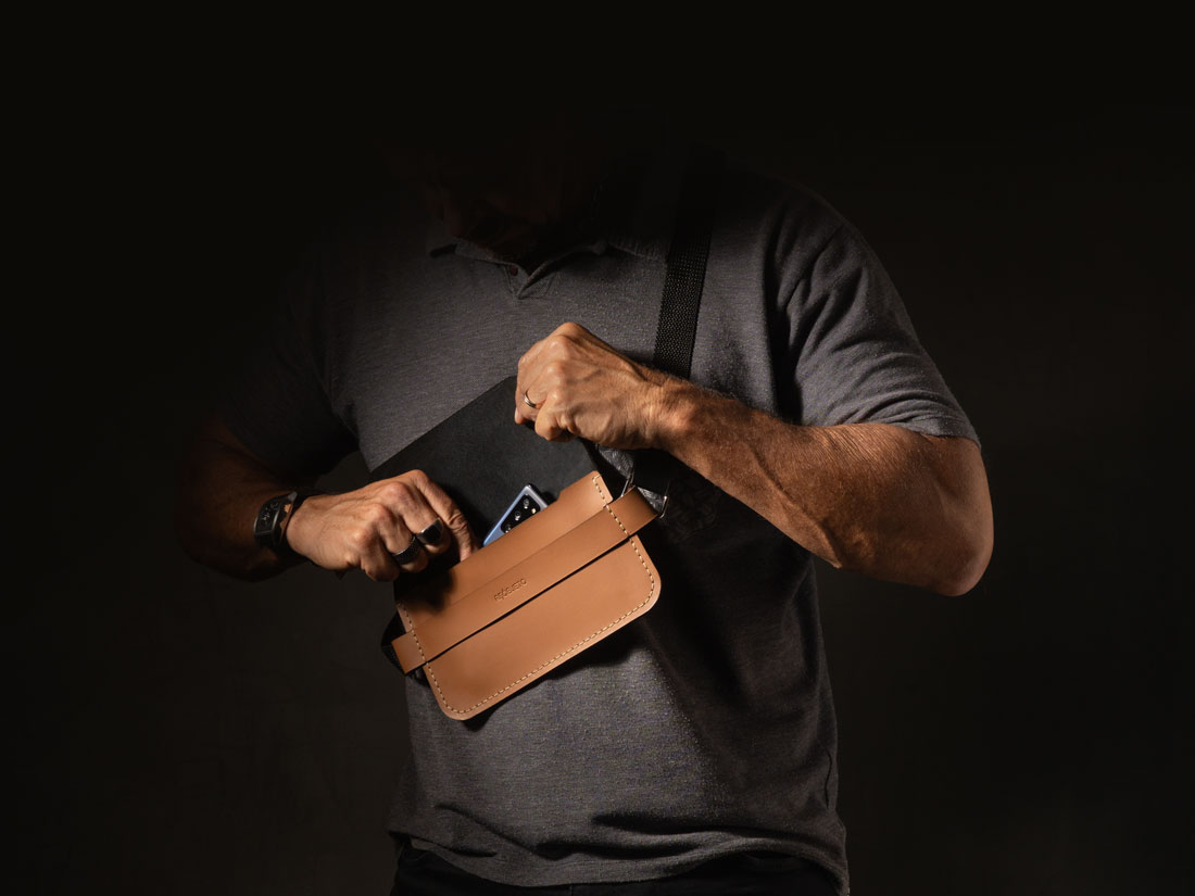 A bolsa Giro tem um design minimalista e clean, com soluções inspiradas na selaria tradicional.