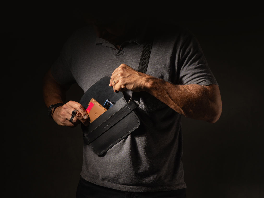 A bolsa Giro tem um design minimalista e clean, com soluções inspiradas na selaria tradicional.