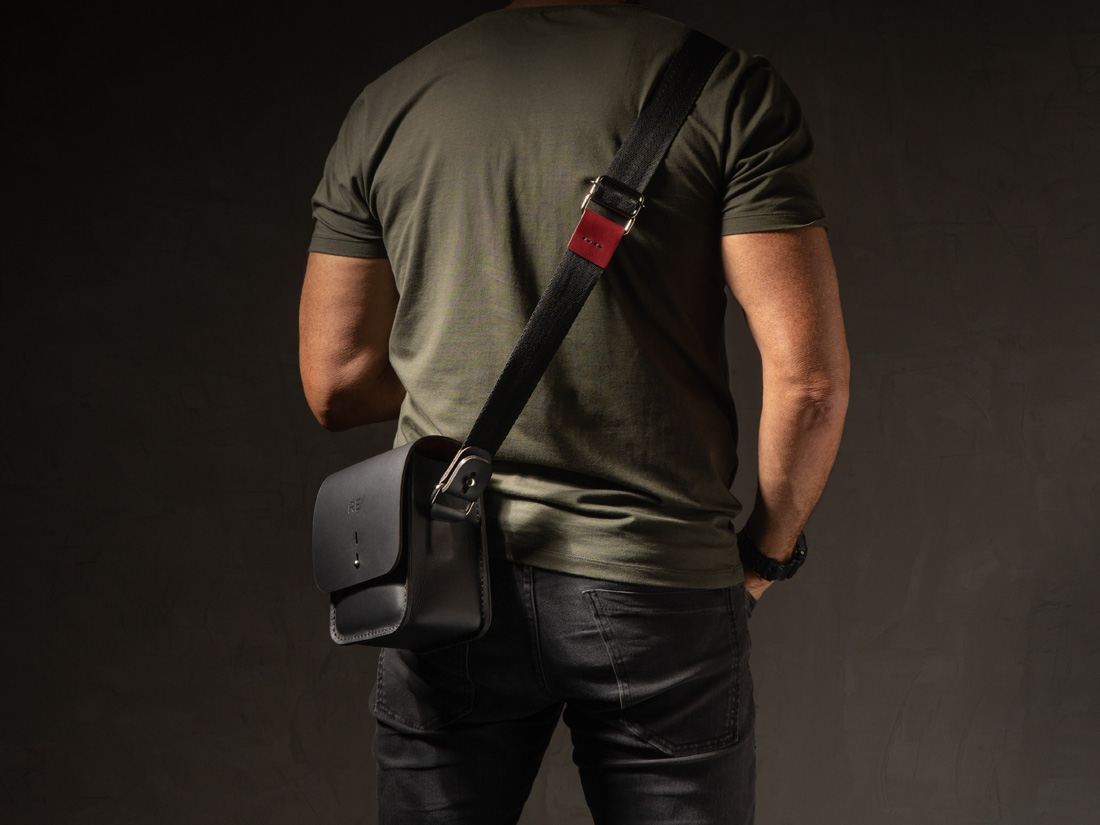 A Gran Cube é uma shoulder bag versátil com dimensões que a tornam única em seu segmento.