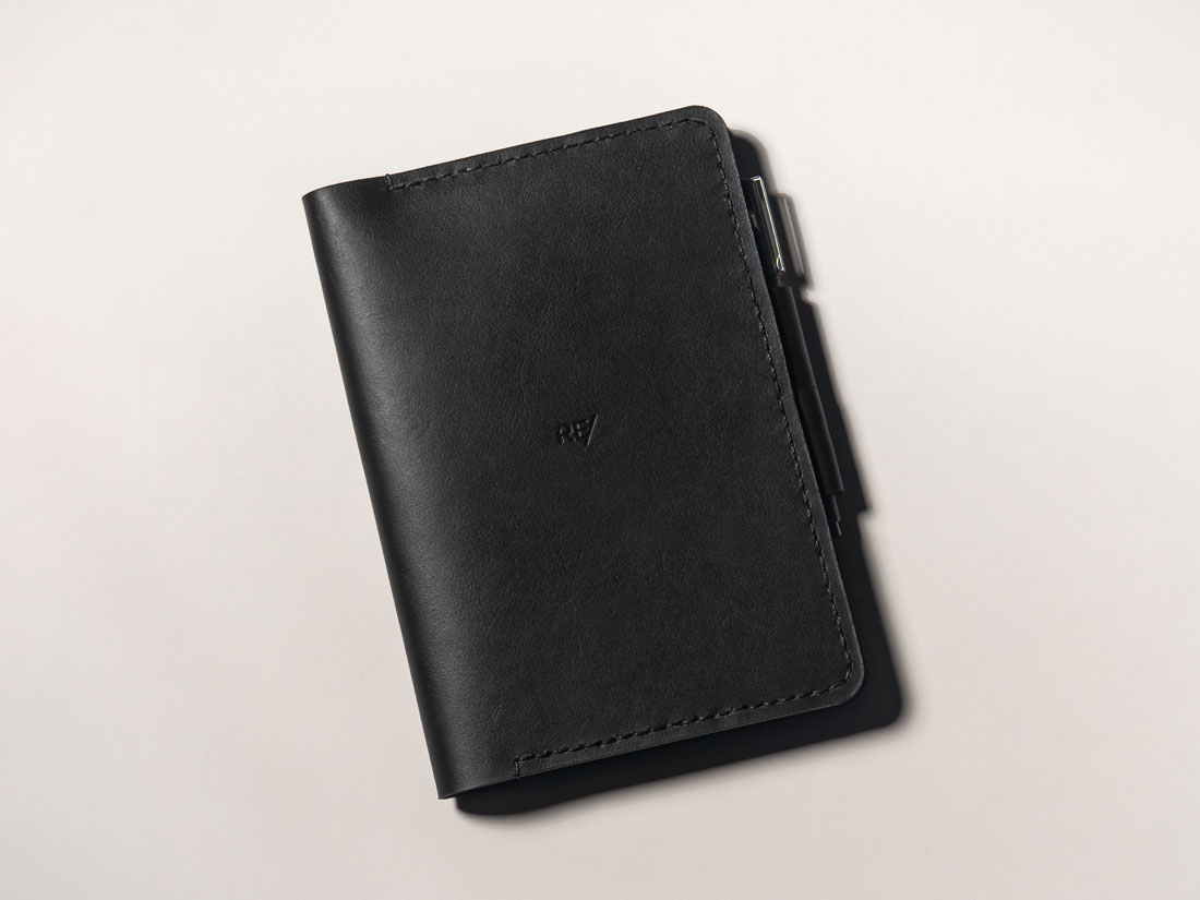 Capa para caderno bullet journal BuJo tamanho A5 em couro preto.