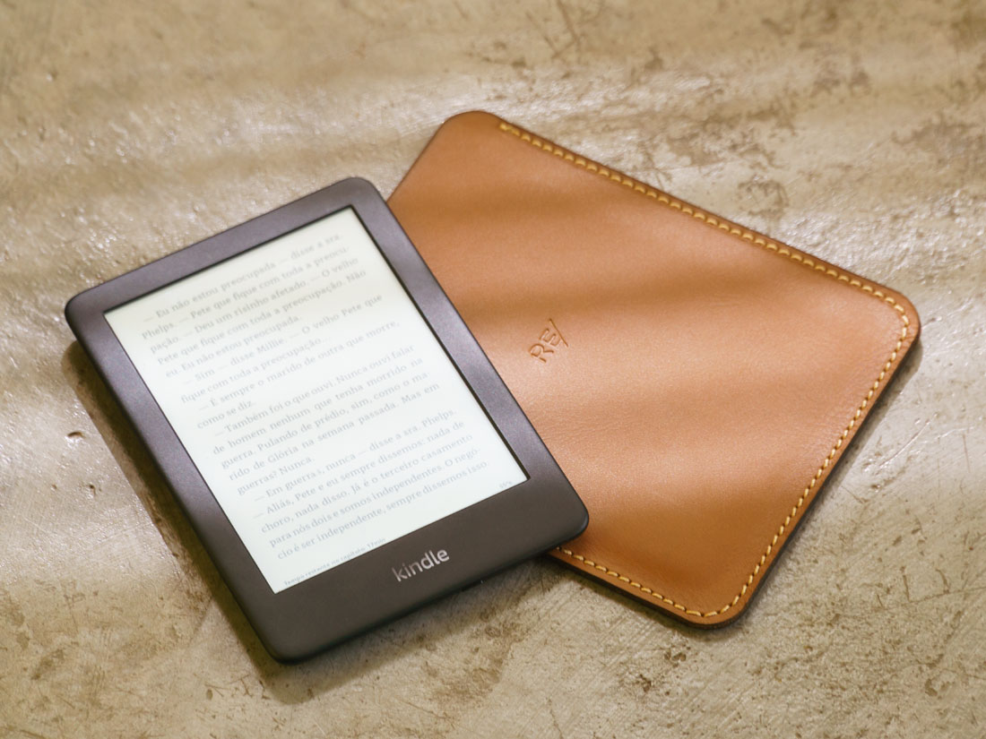 Case em couro para Kindle em couro caramelo.