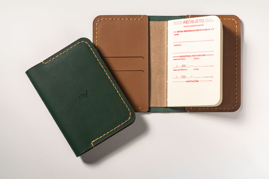 Capa para passaporte, diário de viagem ou field notes em couro legítimo verde e caramelo.