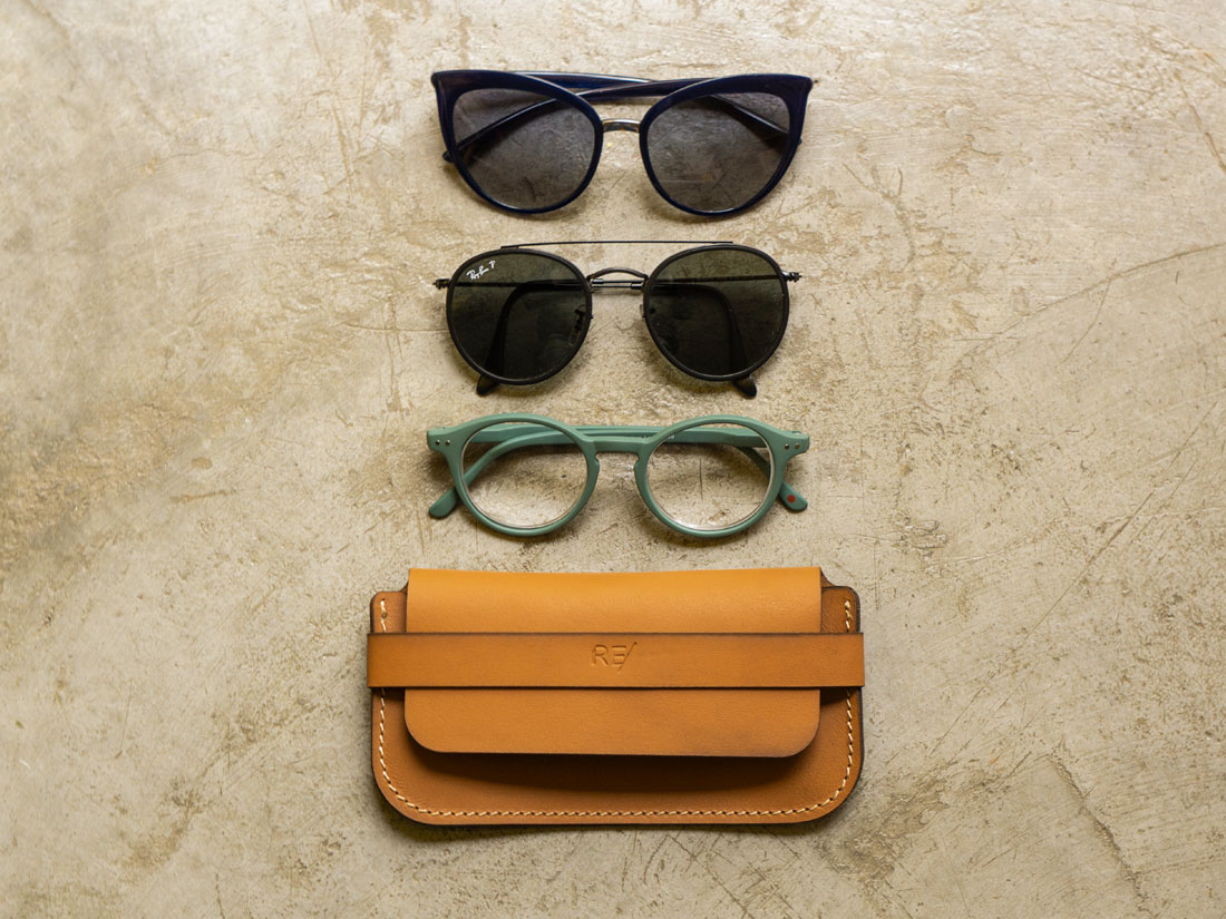 Ray-Ban Aviador, Wayfarer, Clubmaster, retrô, gatinho, redondo, são vários modelos de óculos que se adaptam ao porta-óculos Pala.