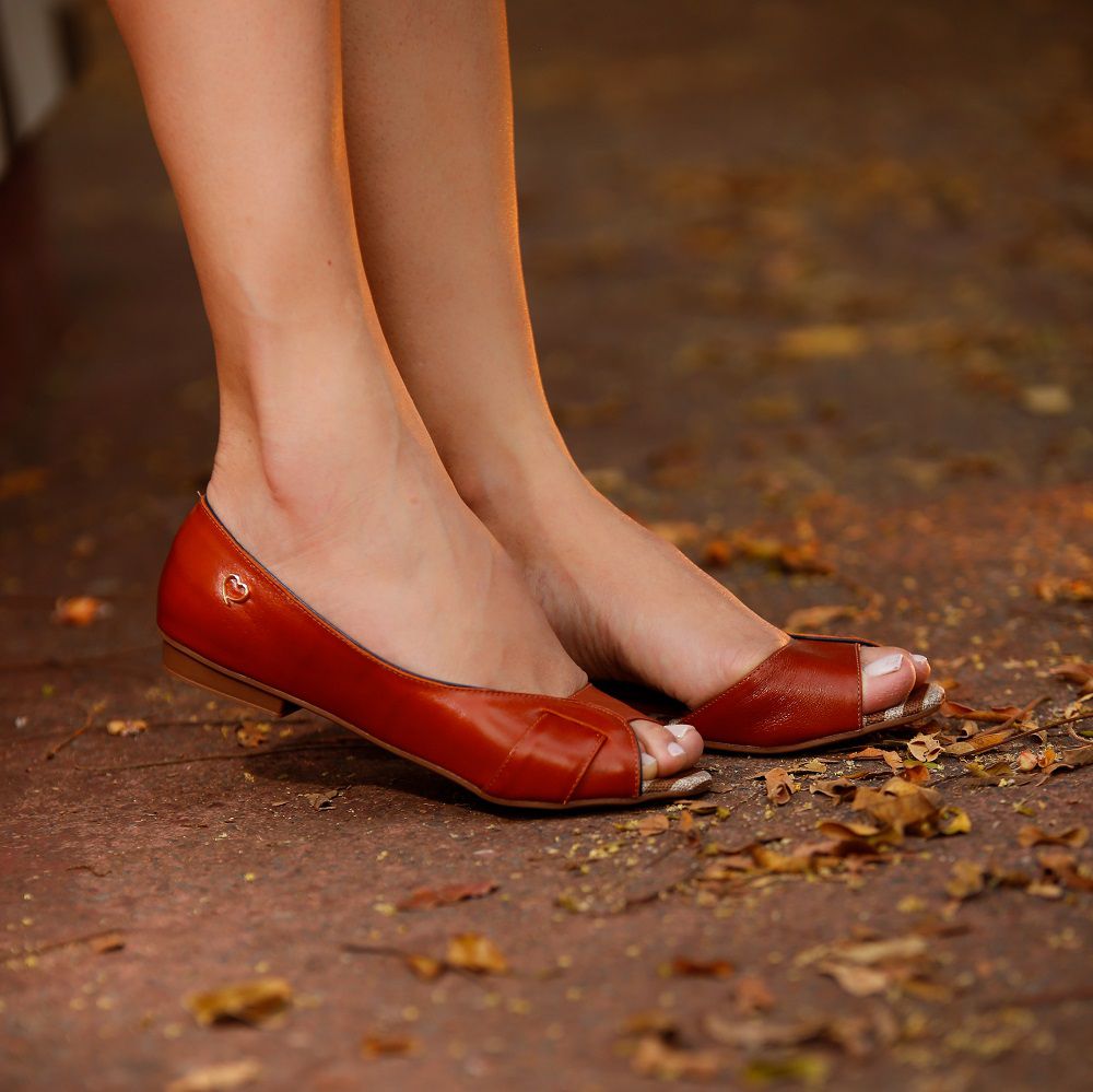 Sandália Rasteira em Couro Lily Caramelo - Amo Calçados | Calçados  Femininos Super Confortáveis