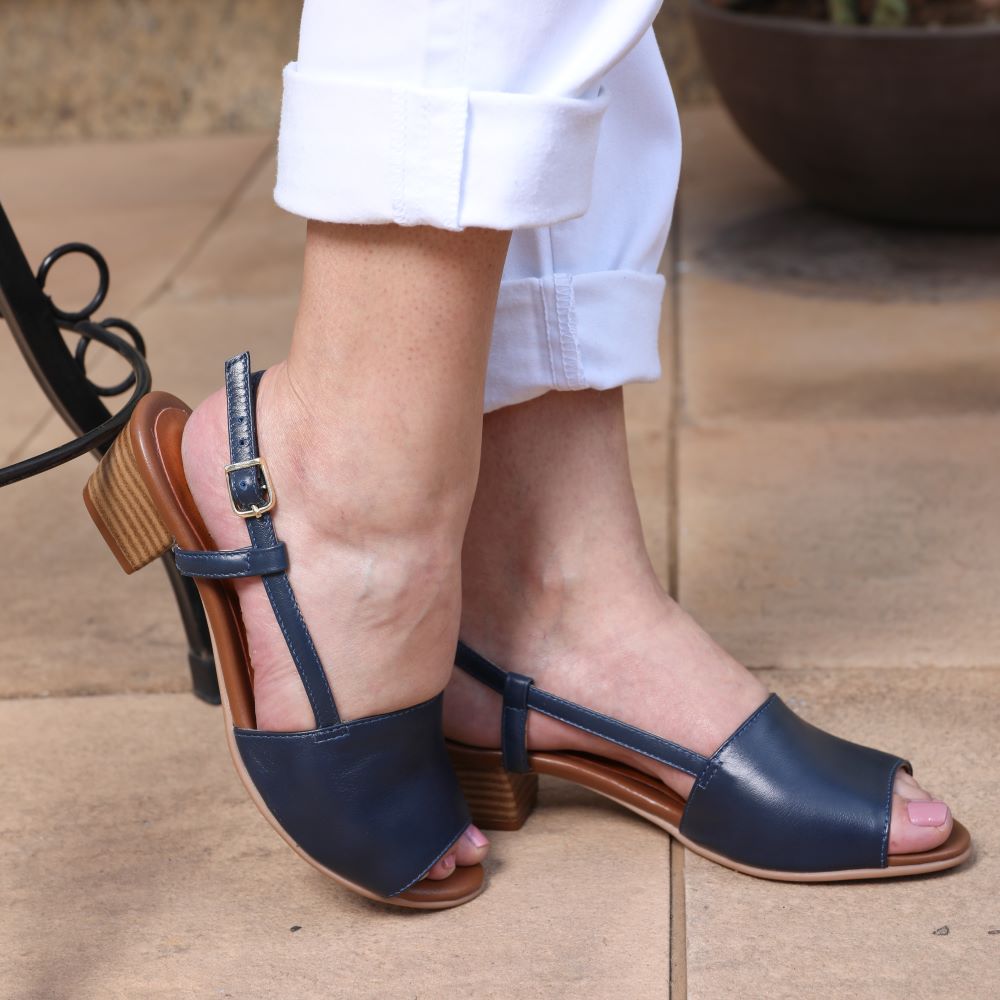Sandália de Salto em Couro Mimi Azul Marinho - Amo Calçados | Calçados  Femininos Super Confortáveis