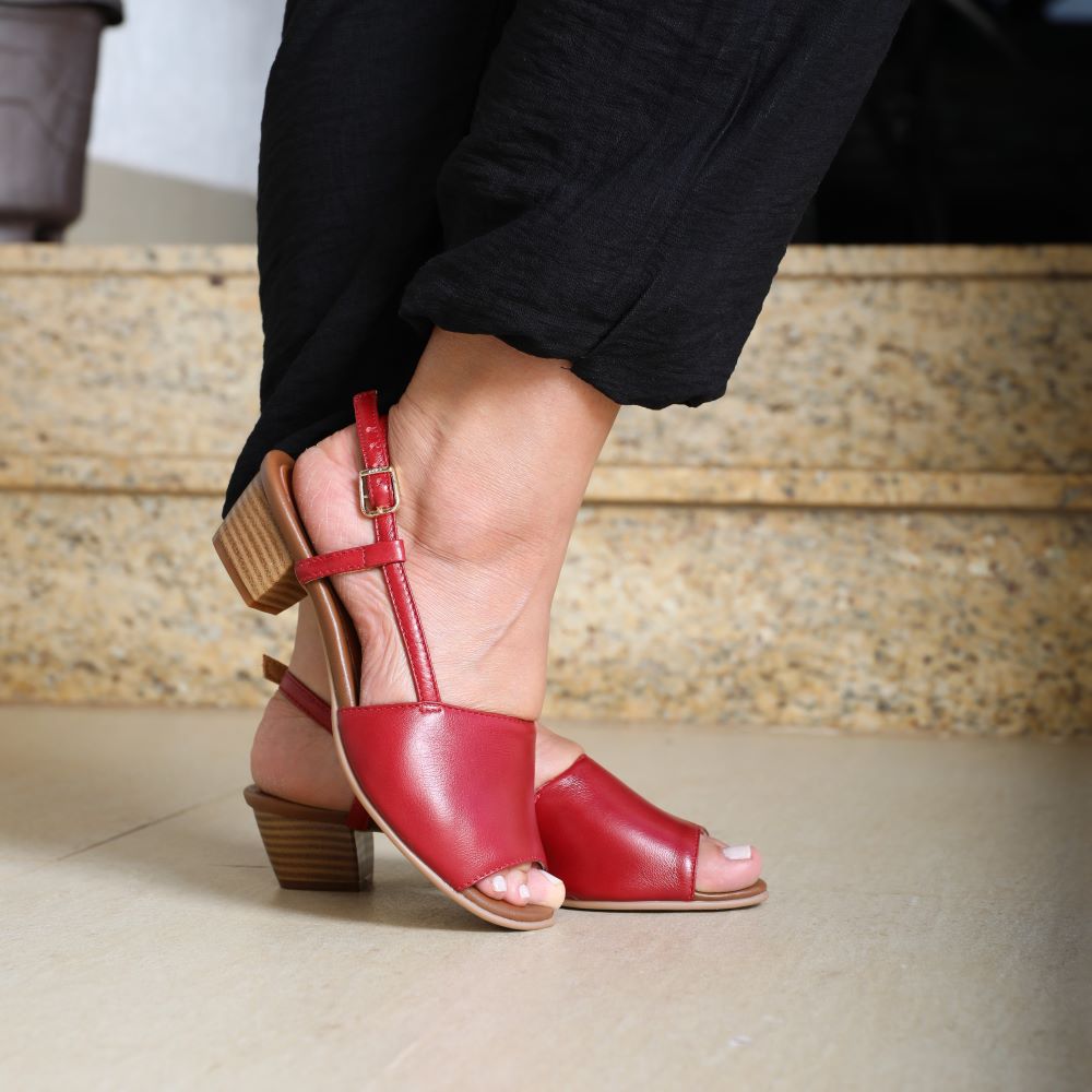 Sandália de Salto em Couro Mimi Vermelha - Amo Calçados | Calçados  Femininos Super Confortáveis