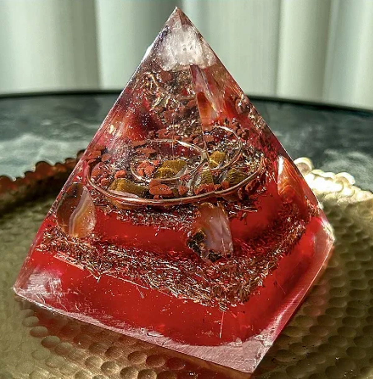 Pirâmide Orgonite Força Interior e Coragem