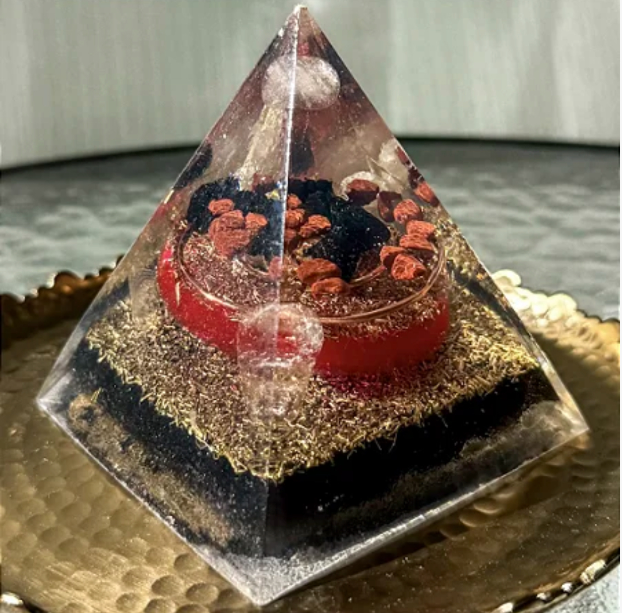 Pirâmide Orgonite Guardiã