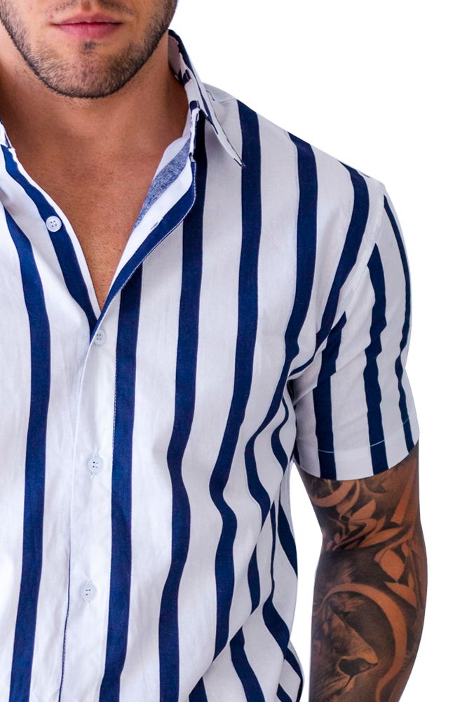 camiseta listrada azul marinho
