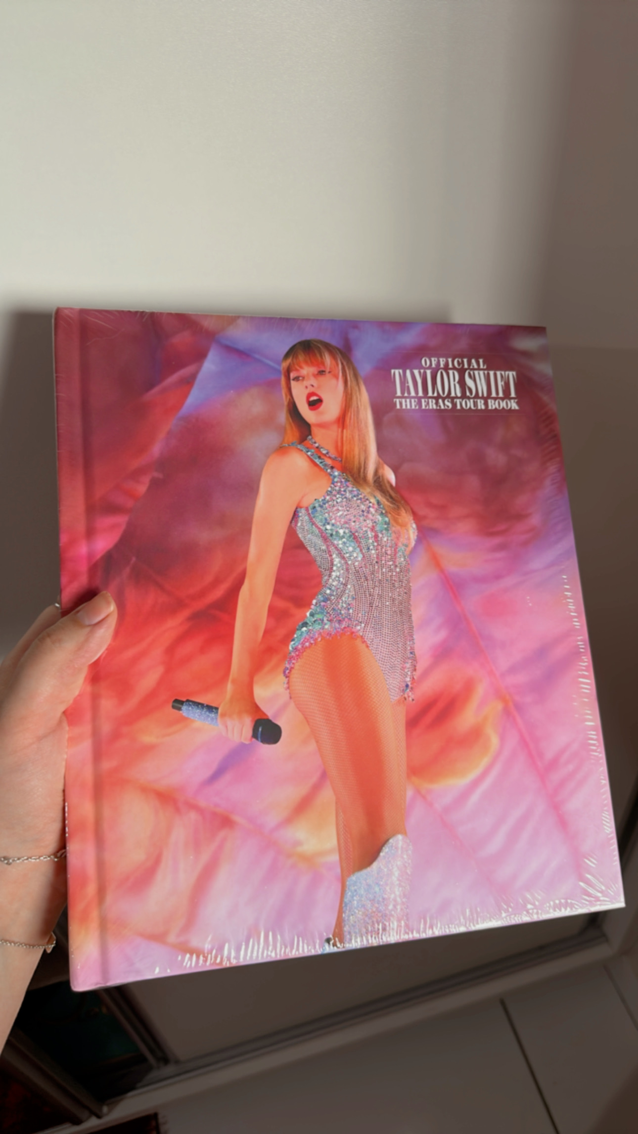 アート・デザイン・音楽 Taylor Swift - The Eras Tour Book target