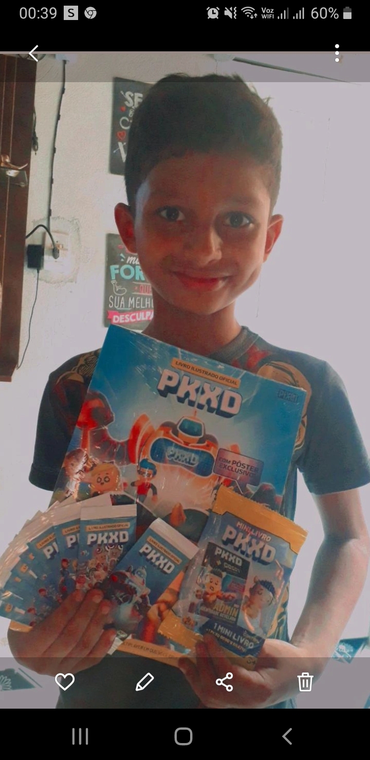 Kit Livro ilustrado oficial PK XD + 10 envelopes + Brinde - Loja