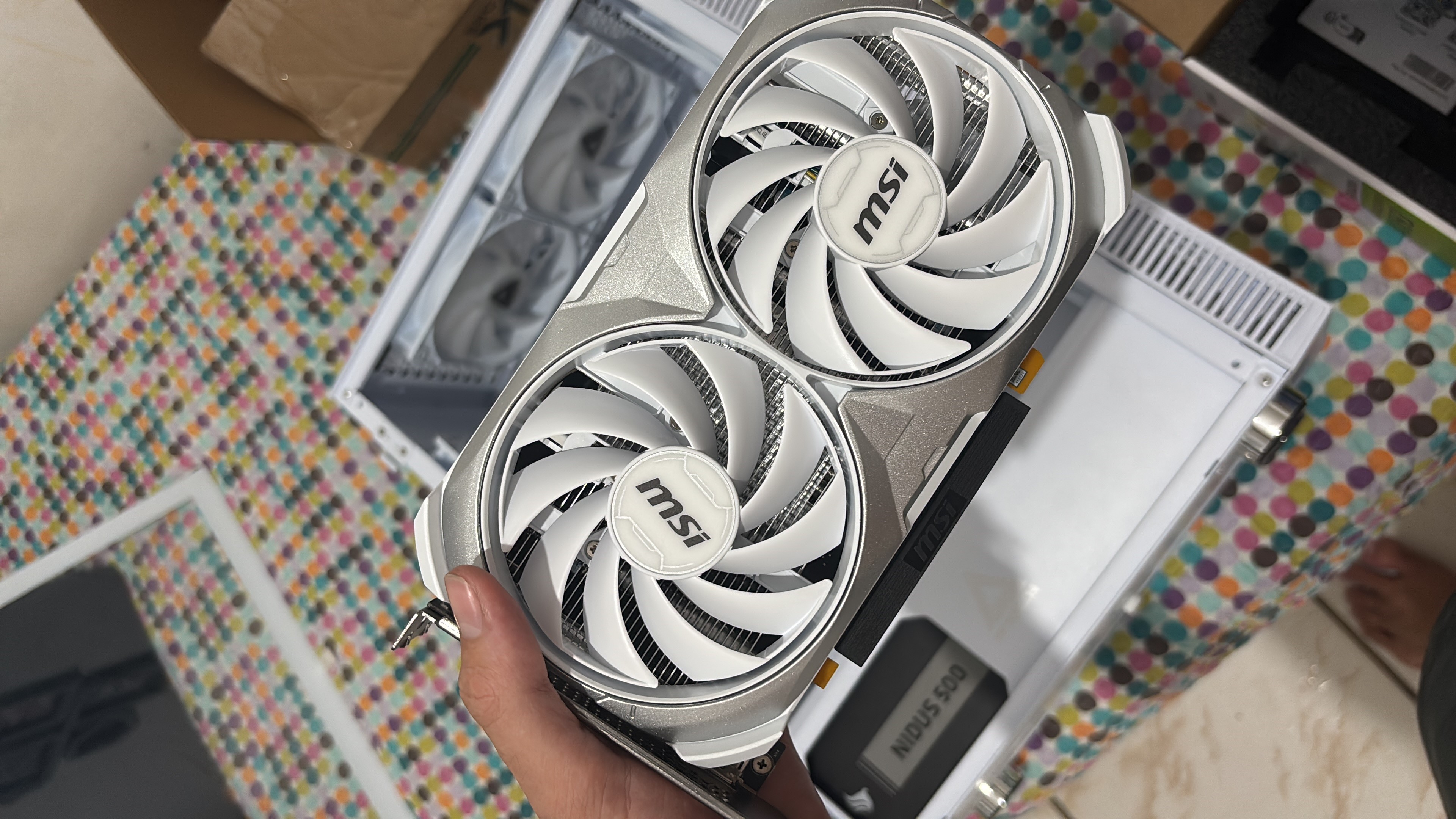 Placa de Video MSI GeForce RTX 4060 VENTUS 2X WHITE 8G OC Placa de Video MSI GeForce RTX 4060 VENTUS 2X WHITE 8G OC