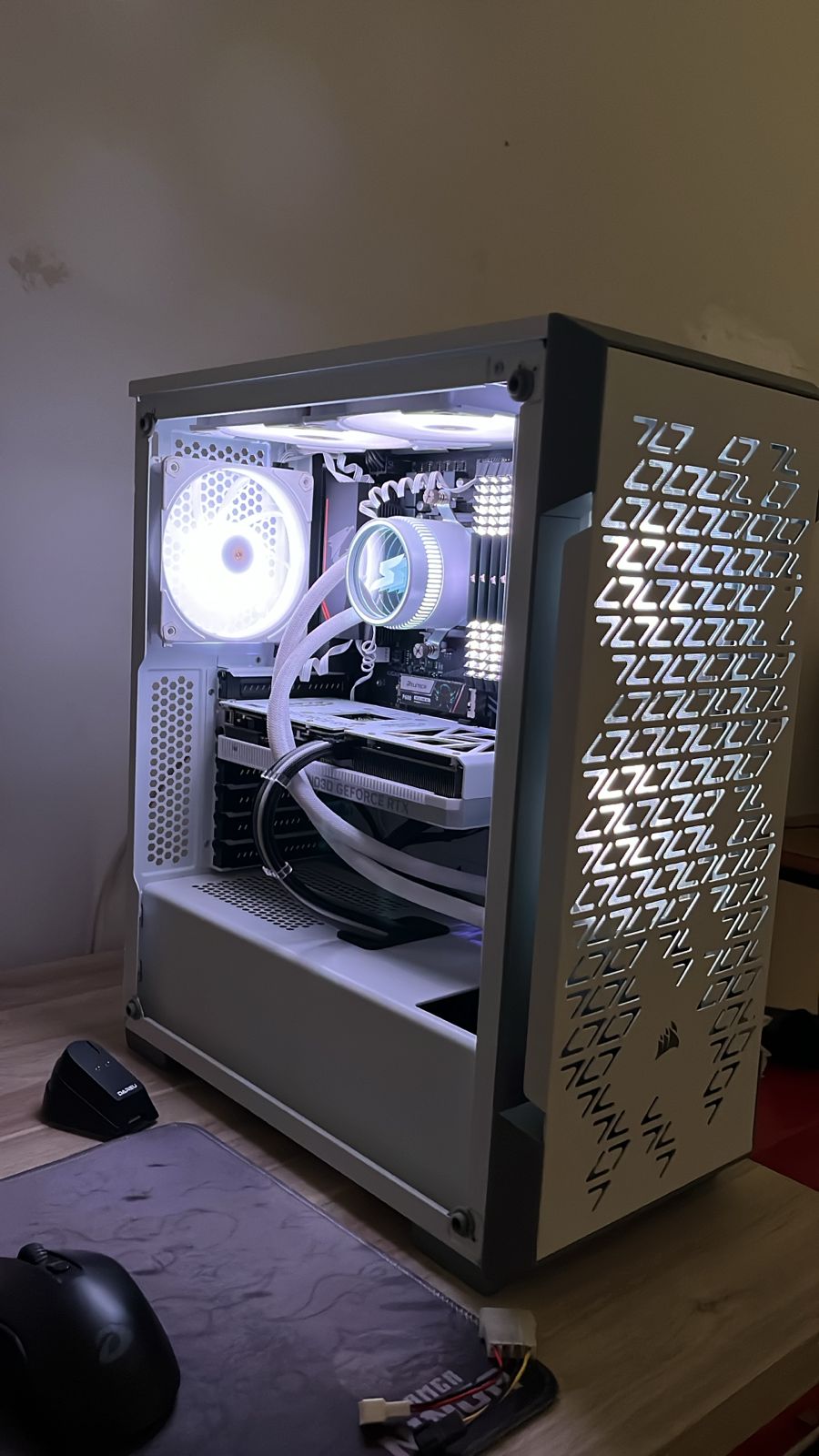 Placa de Vídeo INNO3D GeForce RTX 4060 Ti TWIN X2 White 8GB Placa de Vídeo INNO3D GeForce RTX 4060 Ti TWIN X2 White 8GB