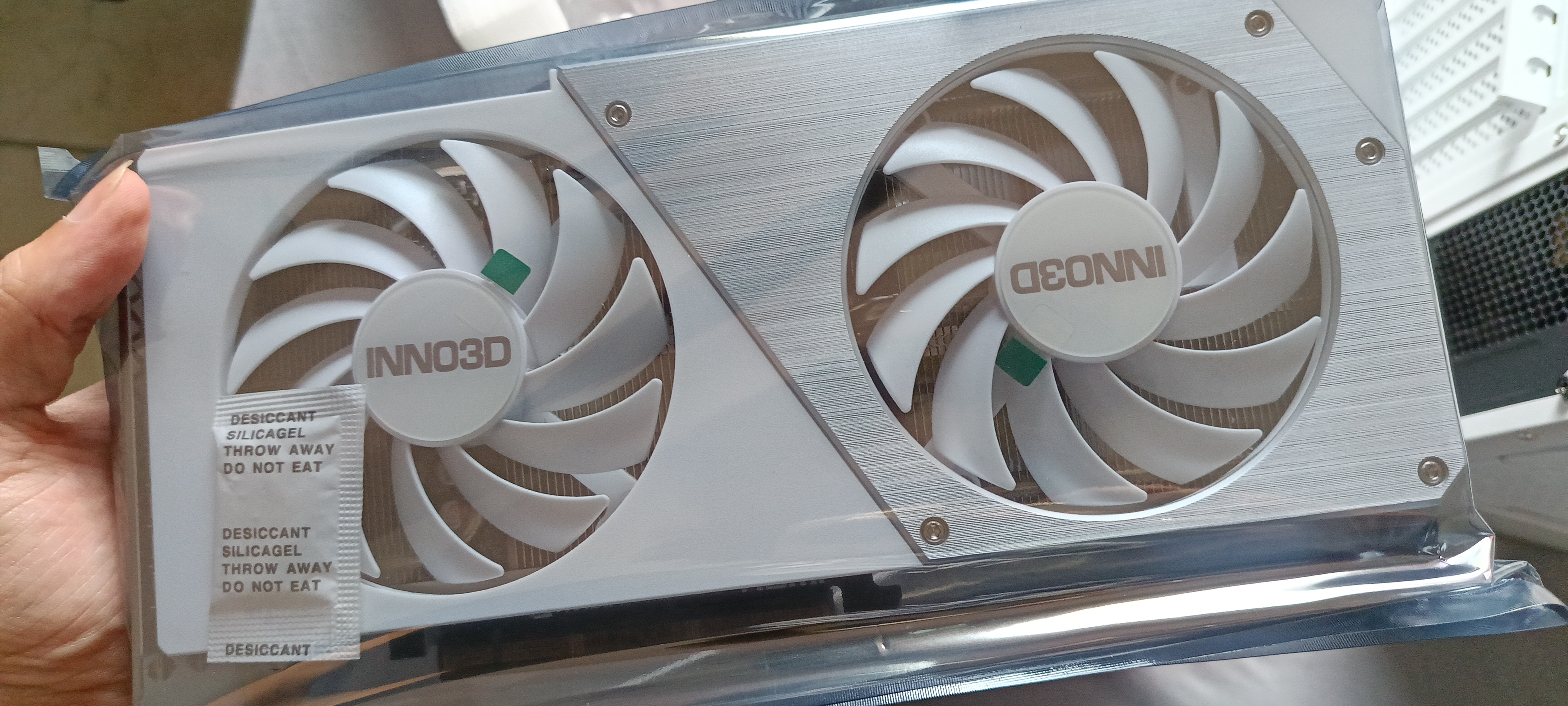 Placa de Vídeo INNO3D GeForce RTX 4060 Ti TWIN X2 White 8GB Placa de Vídeo INNO3D GeForce RTX 4060 Ti TWIN X2 White 8GB