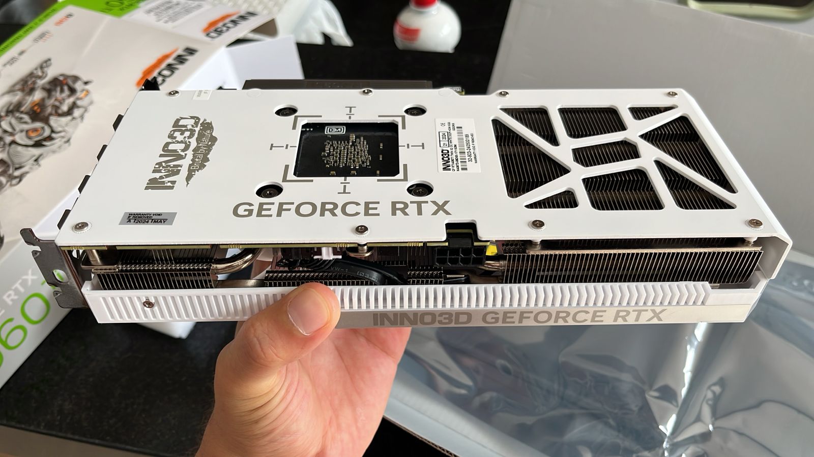 Placa de Vídeo INNO3D GeForce RTX 4060 Ti TWIN X2 White 8GB