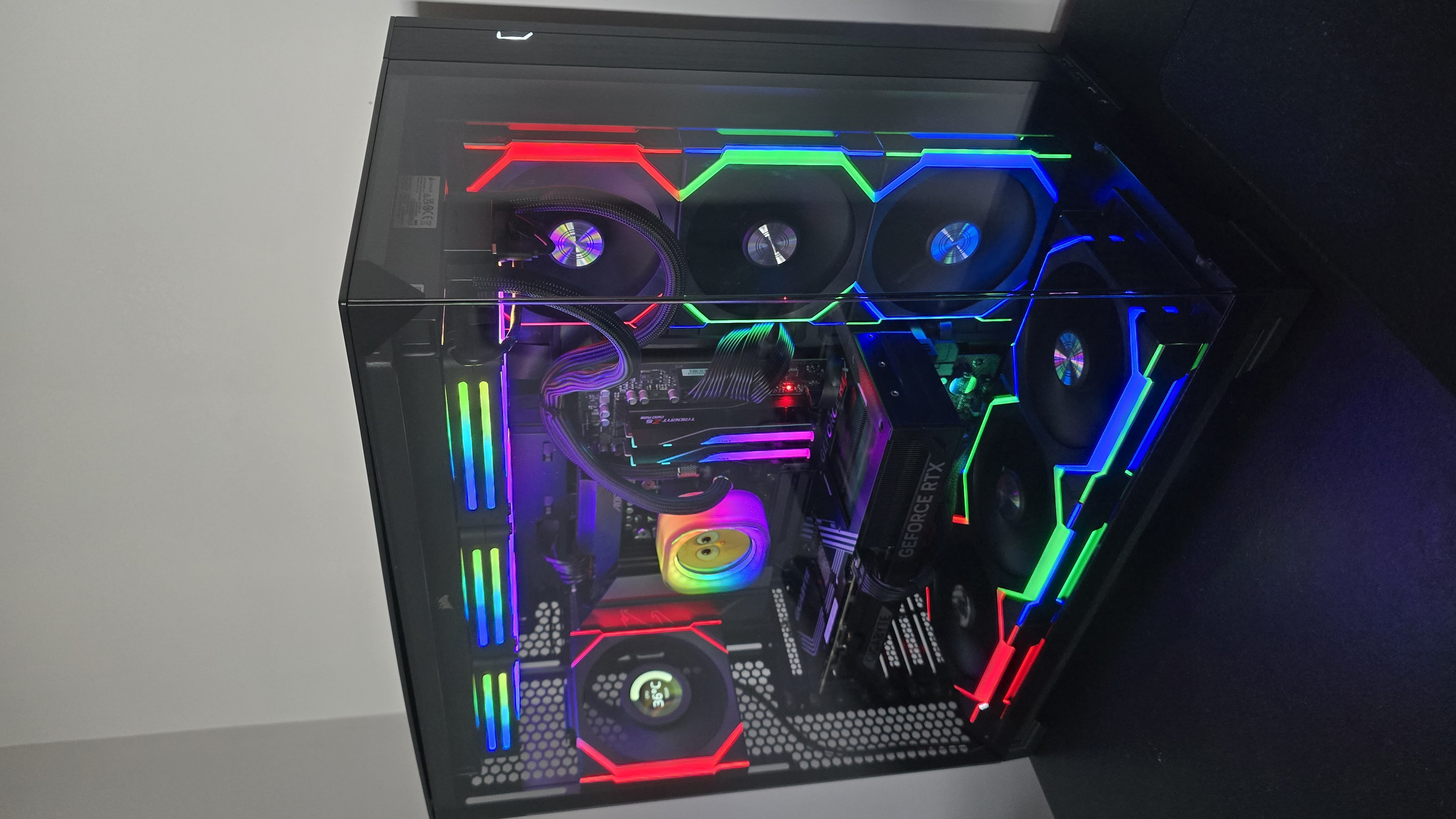 Placa de Video Gigabyte GeForce RTX 5070 Windforce SFF | GK Infostore