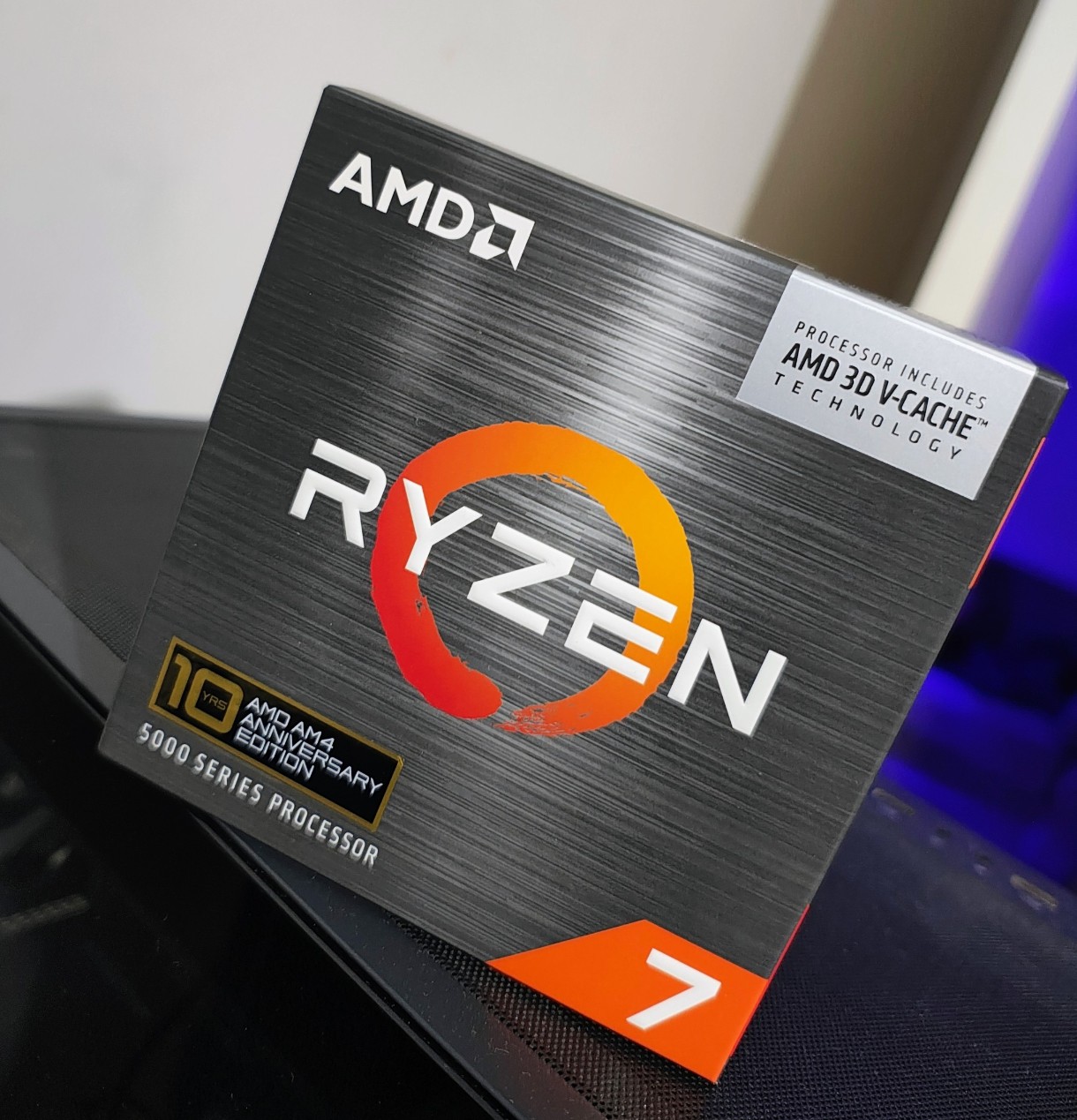 CPU：AMD Ryzen 7 5800X3D Processador AMD Ryzen 7 5800X3D 10th Anniversary Edition 100MB AM4