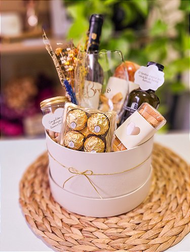 Cesta Dia dos Namorados — Vinho e Queijo Premium