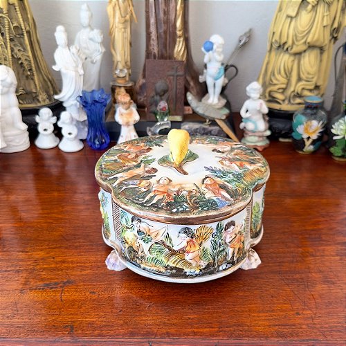 Escultura em porcelana fria italiana Capodimonte. - Dônama Antiquário
