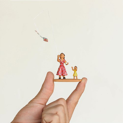 Miniatura "Mulher Soltando Pipa" por Socorro Rodrigues