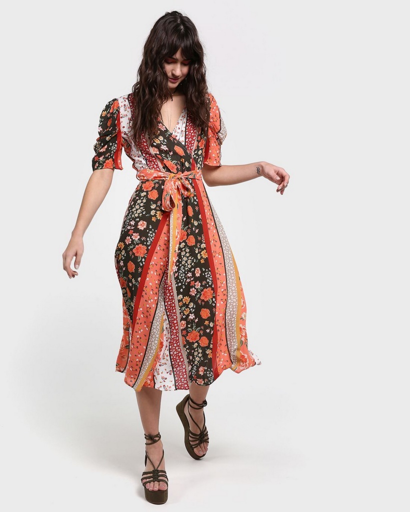 vestido floral transpassado