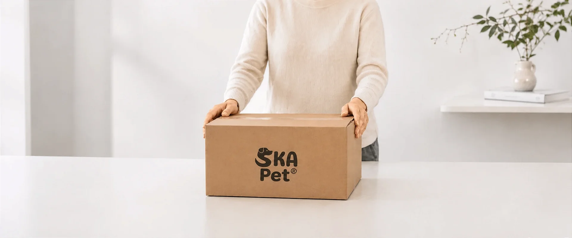 Caixa Skapetshop embalada para envio na política de trocas e devoluções