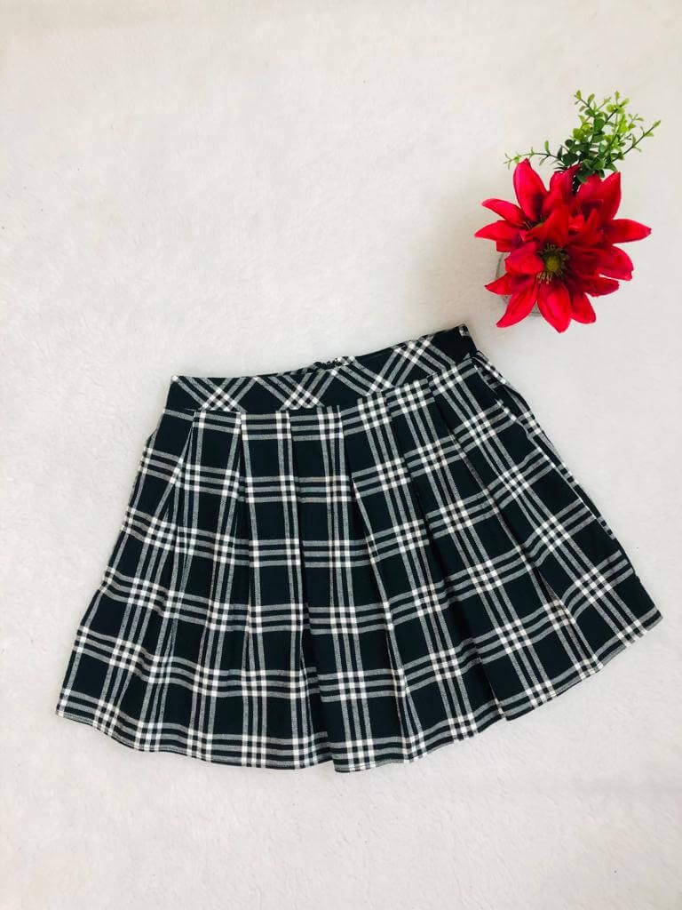 Short Saia em Bico Xadrez Preto e Branco Infantil Juvenil Mila