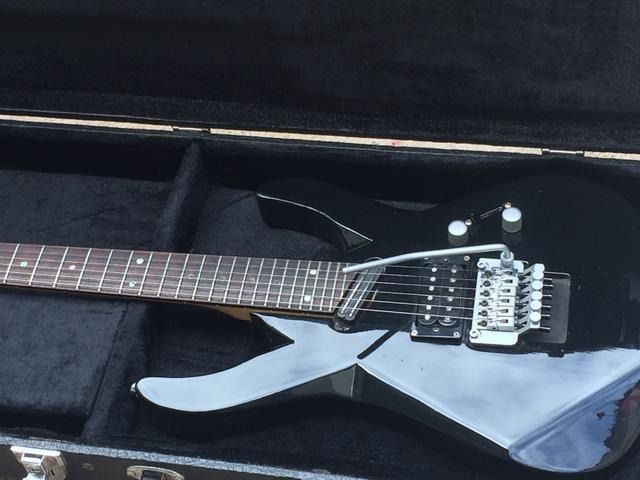 Guitarra Stratocaster Tagima K2 Signature Kiko Loureiro com Case