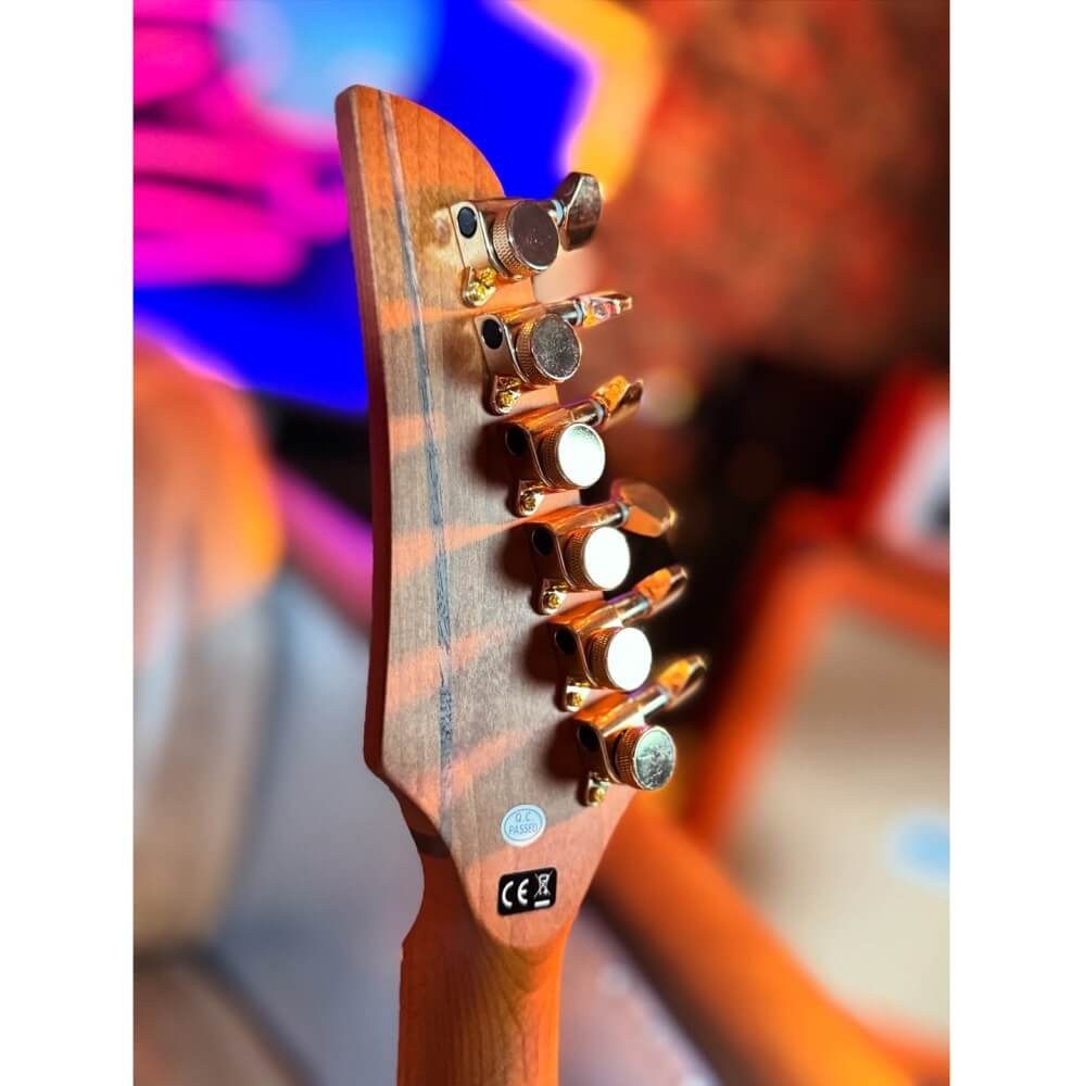 Guitarra Super Stratocaster Seizi Katana Aura HH White Storm