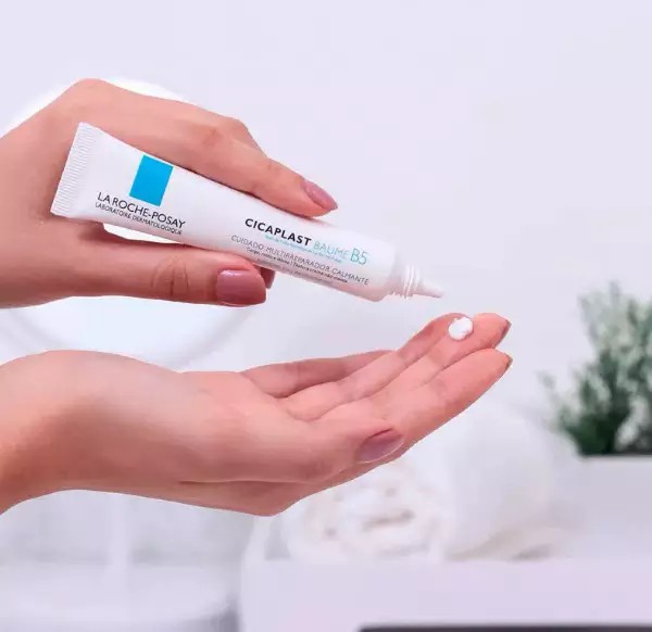Fórmula com 5% de pantenol que acalma, repara e hidrata peles sensibilizadas