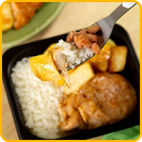 Estrogonofe de Frango com Batatas Souteé e Arroz Branco 300g